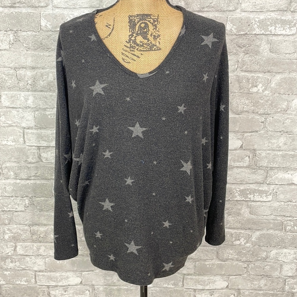 Enti Plush Star Vneck Top